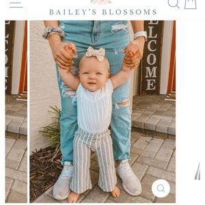 Gray and white stripe 4T bells. Gently worn.